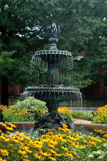 PIĘKNE OGRODY - fountain3.jpg