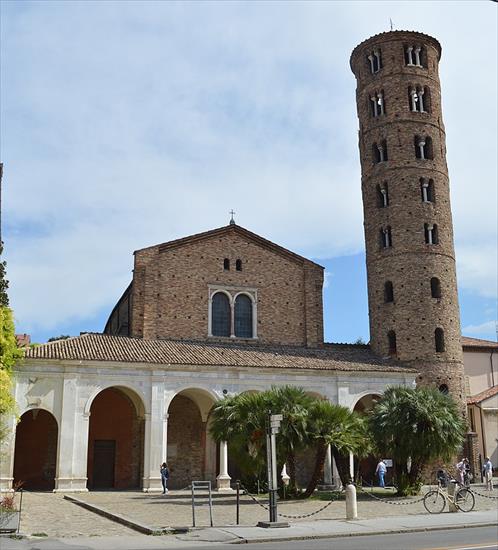 Bizancjum - obrazy - 800px-Basilica_SantApollinare_Nuovo_Ravenna.jpg