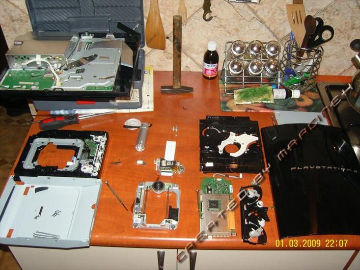 Przygotowanie konsoli do backupu Gier - Demontaż PS3.jpg
