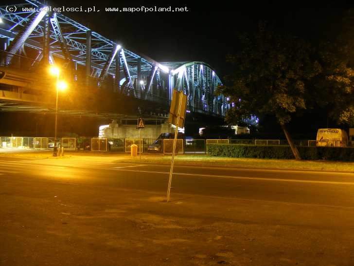 Kujawsko-Pomorskie - Toruń_Most-drogowy-przez-Wisłę-nocą.jpg