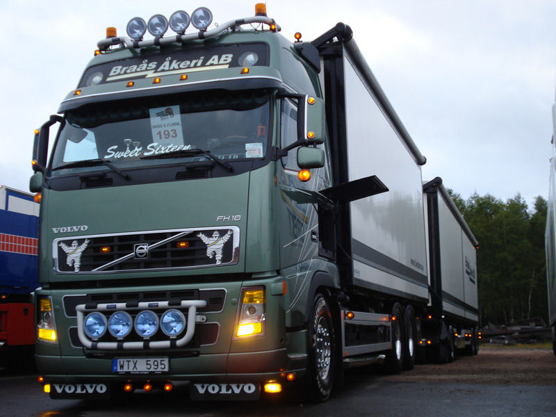 Ciężarówki foto - 08-Bras-keri-AB-Volvo-FH16-550.jpg