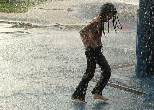 gify wodne - taniec w deszczu.jpg