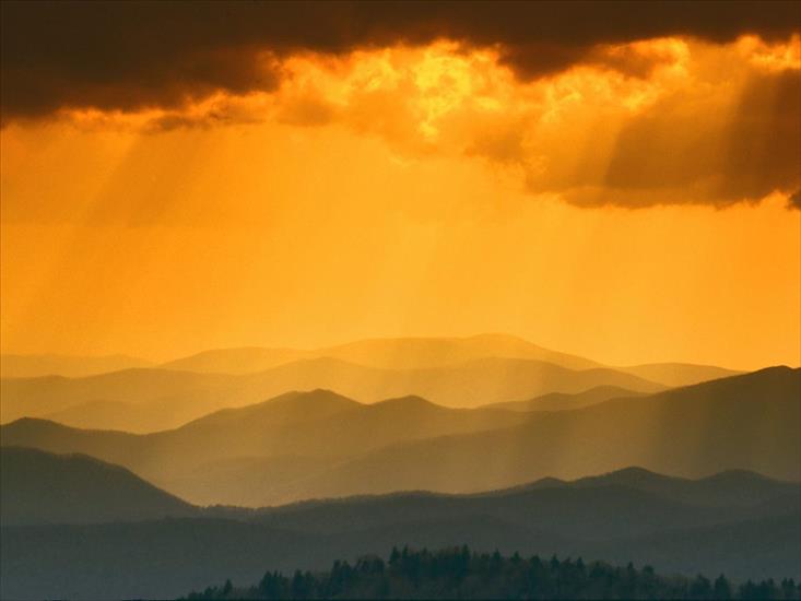Krajobrazy różne - Sunset-from-Clingmans-Dome_-Great-Smoky-Mountains_-Tennessee.jpg