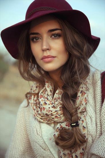 Ona w kapeluszu - Simple beauty.jpg