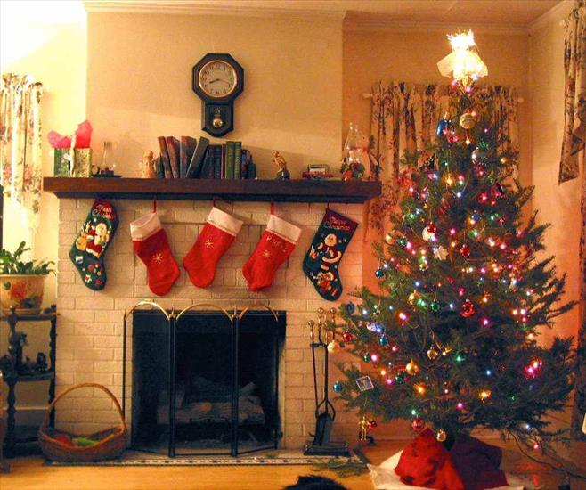 Cypr - stockings-house-at-christmasjpg.jpg