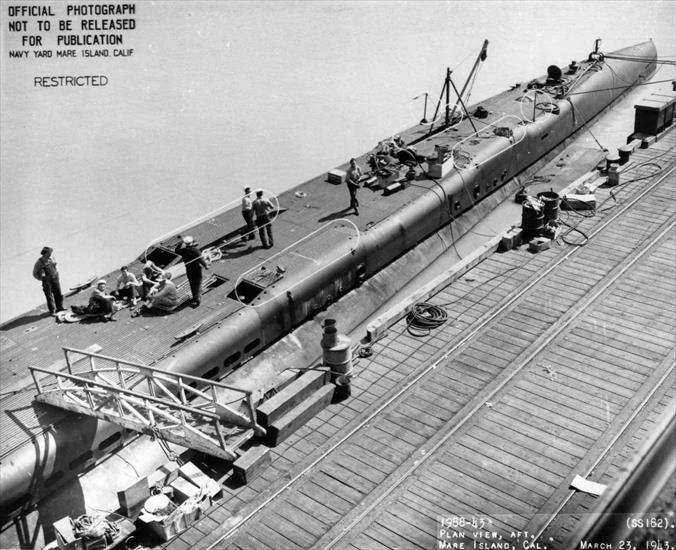 Salmon class - USS Salmon 1943b.jpg