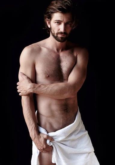 Michiel  Huisman - cf785fb06f95e892e9a835f290994d8d.jpg