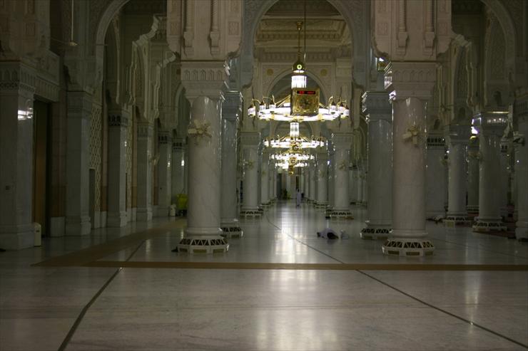 Architektura - Masjid Al Haram in Makkah - Saudi Arabia pillars.jpg